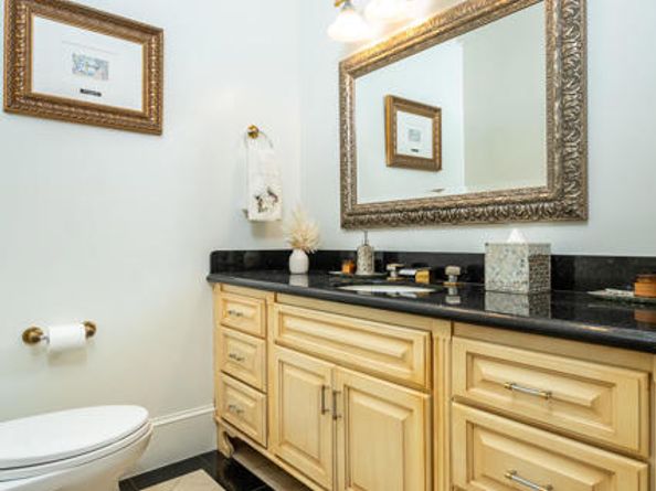 1075 E Tujunga Avenue, Burbank CA 91501