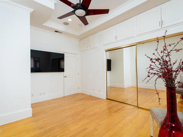 1075 E Tujunga Avenue, Burbank CA 91501