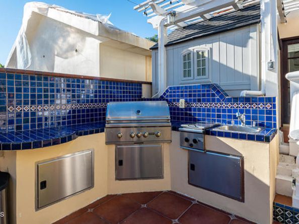 1075 E Tujunga Avenue, Burbank CA 91501