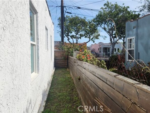 913 S Truro Avenue, Inglewood CA 90301