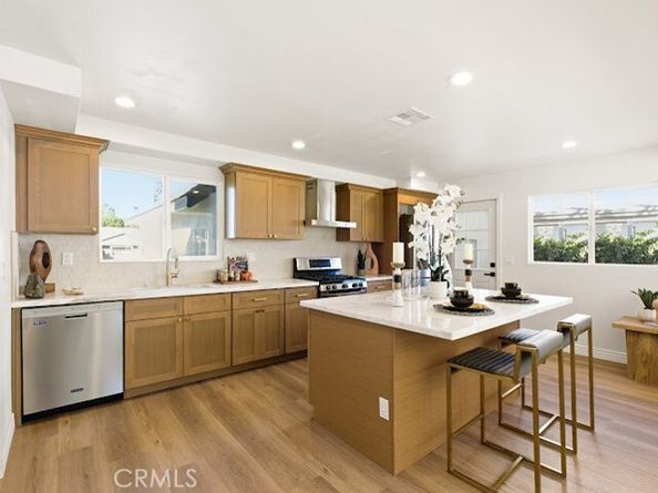 22730 Haynes, West Hills (los Angeles) CA 91307