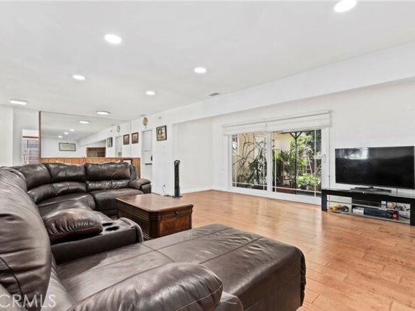 9945 Gaviota Avenue, North Hills (los Angeles) CA 91343