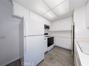 32 Town And Country Road, Pomona CA 91766