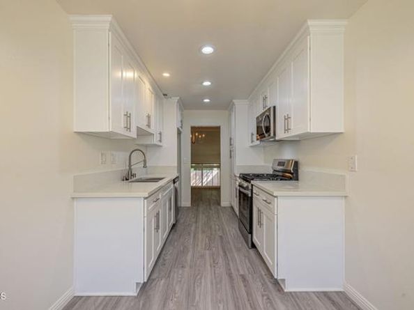 22239 Erwin Street, Woodland Hills (los Angeles) CA 91367
