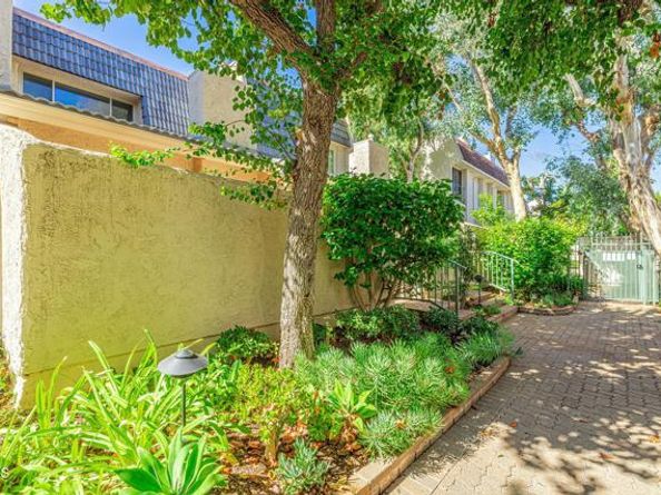 22239 Erwin Street, Woodland Hills (los Angeles) CA 91367