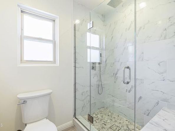 22239 Erwin Street, Woodland Hills (los Angeles) CA 91367