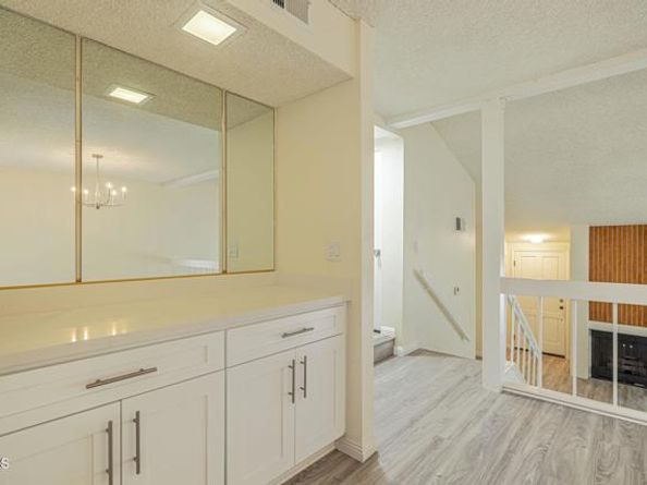22239 Erwin Street, Woodland Hills (los Angeles) CA 91367