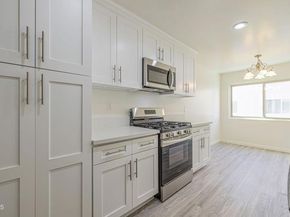 22239 Erwin Street, Woodland Hills (los Angeles) CA 91367