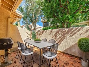 22239 Erwin Street, Woodland Hills (los Angeles) CA 91367