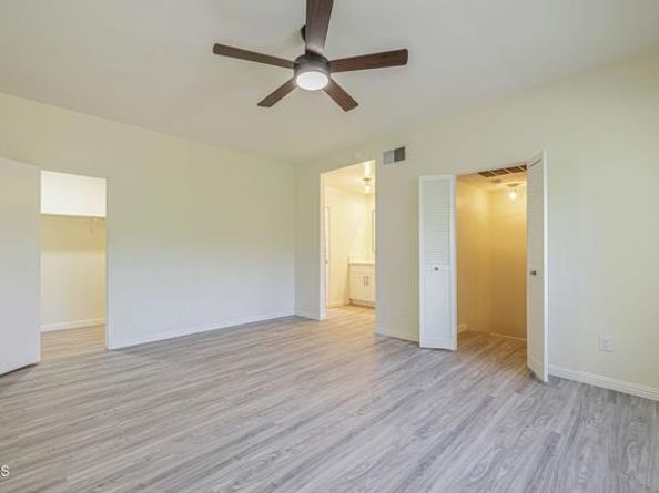 22239 Erwin Street, Woodland Hills (los Angeles) CA 91367