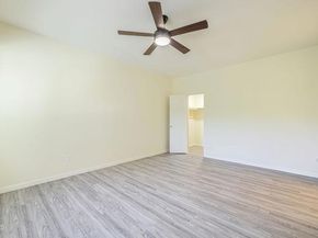 22239 Erwin Street, Woodland Hills (los Angeles) CA 91367