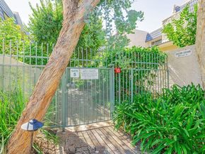 22239 Erwin Street, Woodland Hills (los Angeles) CA 91367