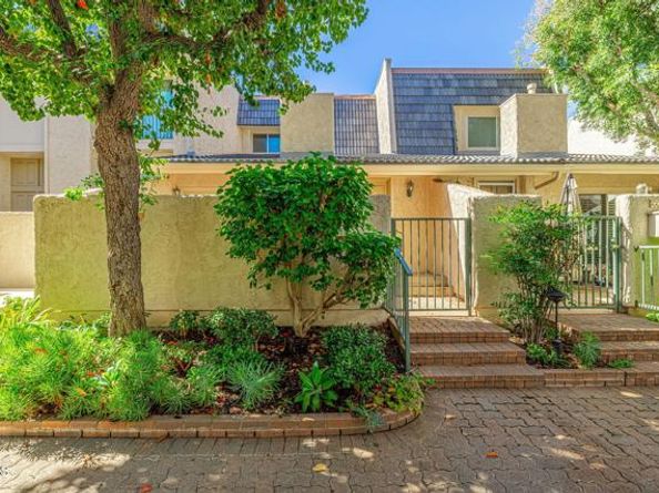 22239 Erwin Street, Woodland Hills (los Angeles) CA 91367