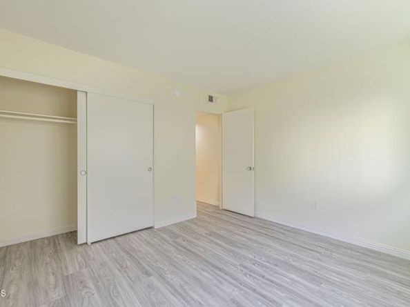 22239 Erwin Street, Woodland Hills (los Angeles) CA 91367