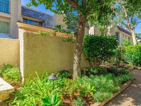22239 Erwin Street, Woodland Hills (los Angeles) CA 91367