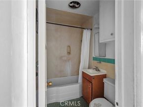 6049 Pennswood Avenue, Lakewood CA 90712