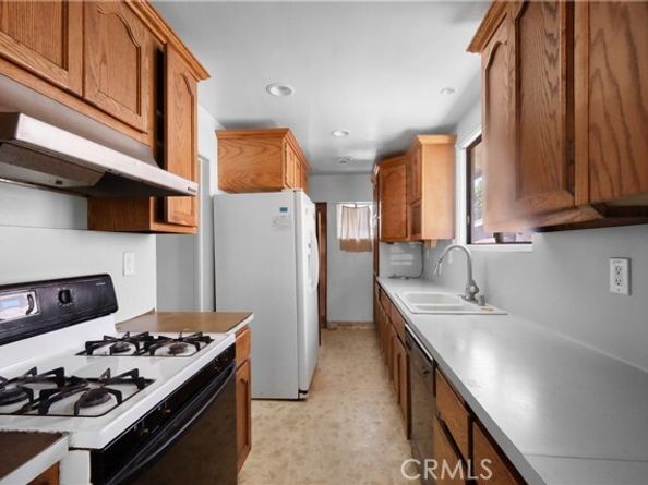 6049 Pennswood Avenue, Lakewood CA 90712