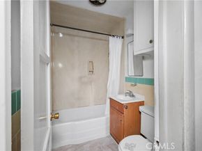 6049 Pennswood Avenue, Lakewood CA 90712