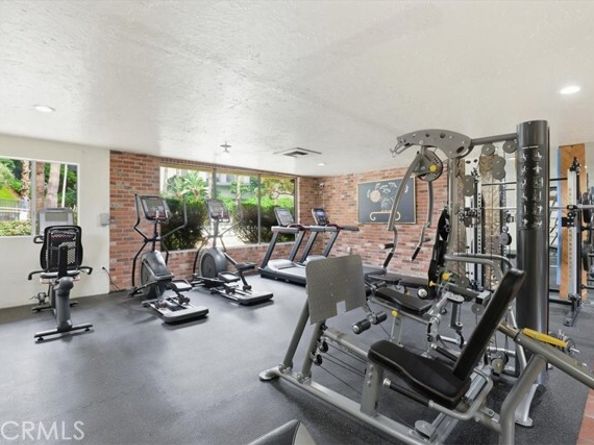 1517 E Garfield Ave 32, Glendale CA 91205