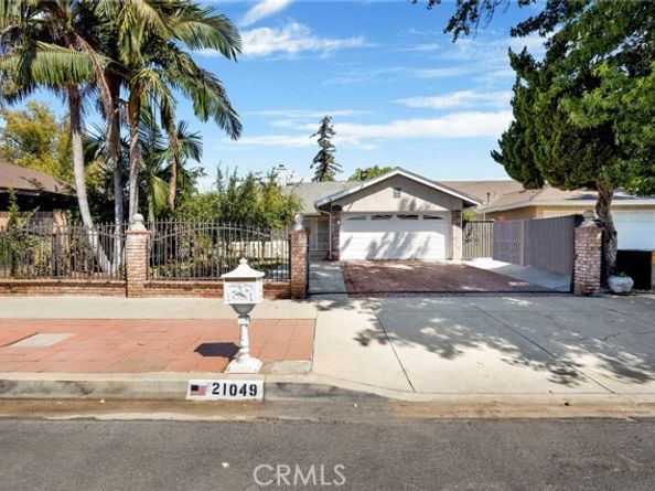 21049 community, Canoga Park (los Angeles) CA 91304