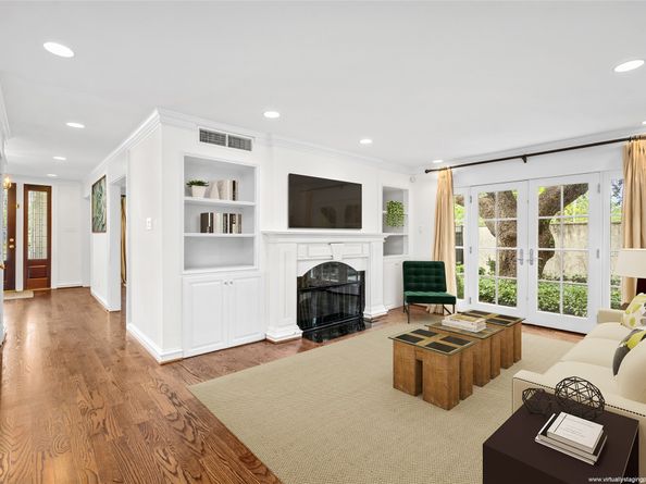 2105 Del Monte Drive, Houston TX 77019