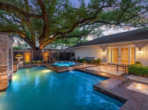 2105 Del Monte Drive, Houston TX 77019