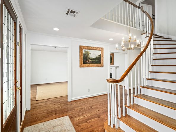 2105 Del Monte Drive, Houston TX 77019