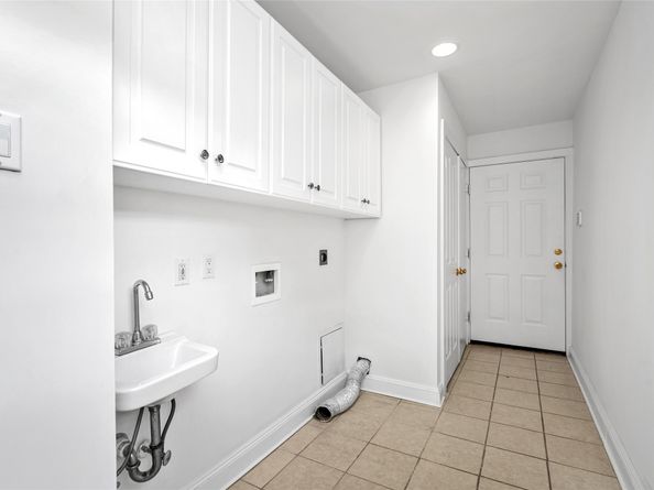 2105 Del Monte Drive, Houston TX 77019