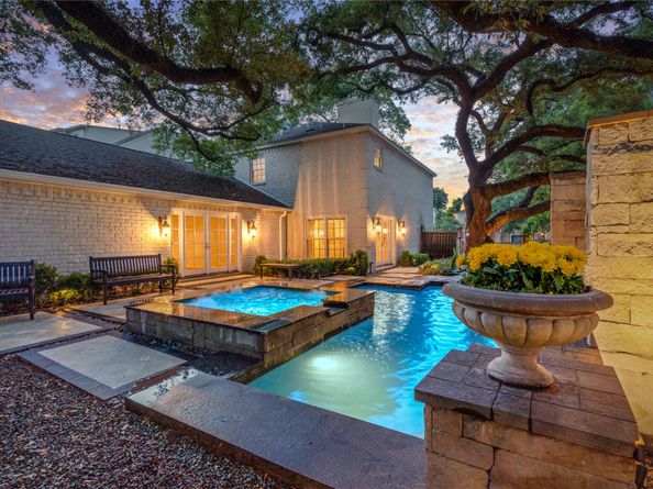 2105 Del Monte Drive, Houston TX 77019