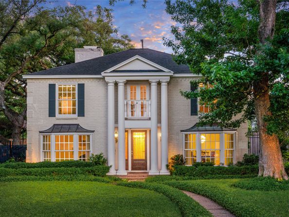 2105 Del Monte Drive, Houston TX 77019