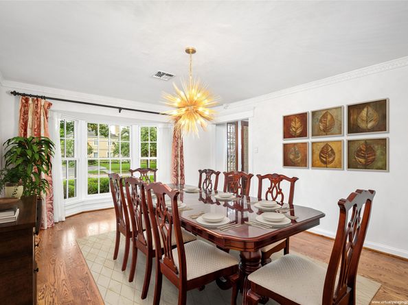 2105 Del Monte Drive, Houston TX 77019