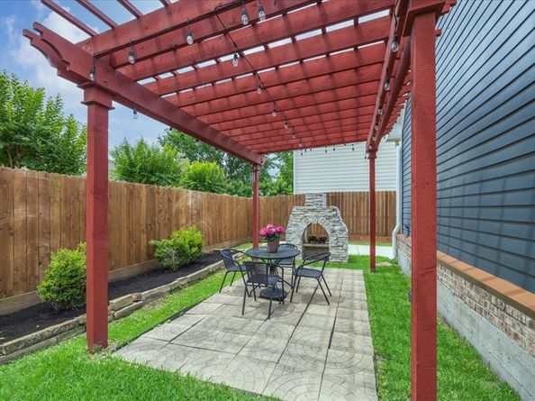 1200 W 24th Street, Houston TX 77008