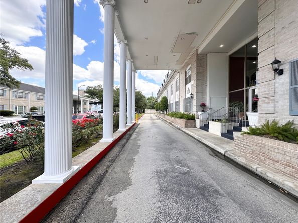 2601 Bellefontaine Street B209, Houston TX 77025