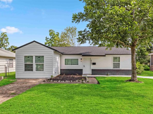 5751 Belmark Street, Houston TX 77033