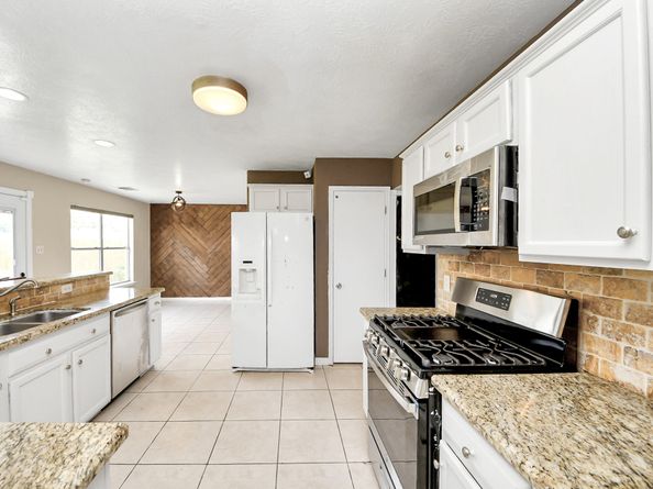16227 Affirmed Way, Friendswood TX 77546
