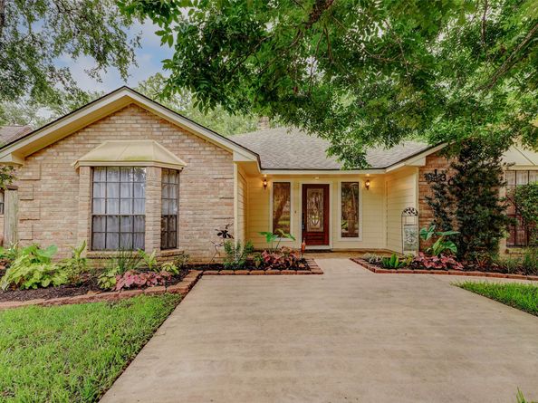 1303 Richmond Court, Richmond TX 77406