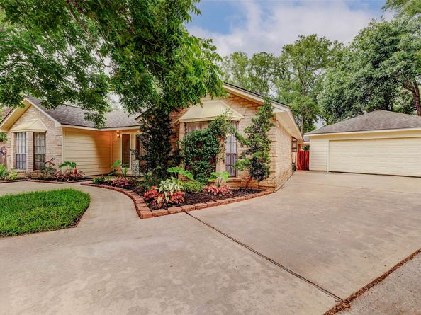 1303 Richmond Court, Richmond TX 77406