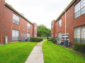 8055 Cambridge Street 17, Houston TX 77054