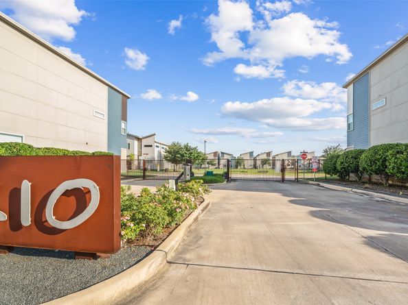 6809 Troya Lane, Houston TX 77092