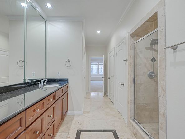1002 W 22nd Street, Houston TX 77008