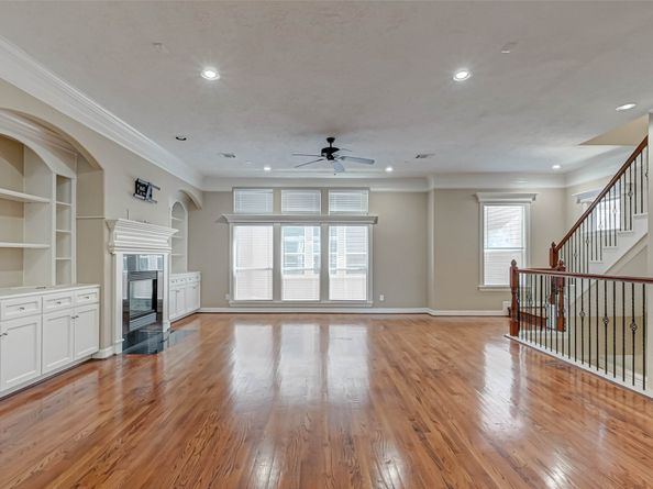 1002 W 22nd Street, Houston TX 77008