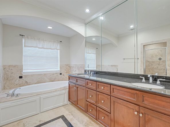 1002 W 22nd Street, Houston TX 77008