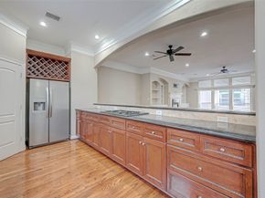1002 W 22nd Street, Houston TX 77008