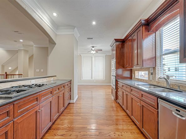 1002 W 22nd Street, Houston TX 77008