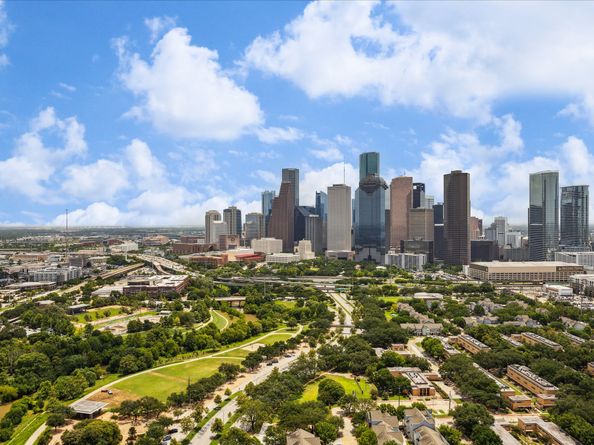 1711 Allen Parkway 2806, Houston TX 77019