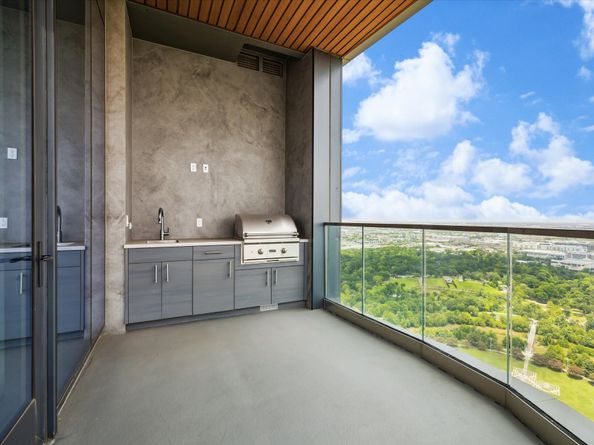 1711 Allen Parkway 2806, Houston TX 77019
