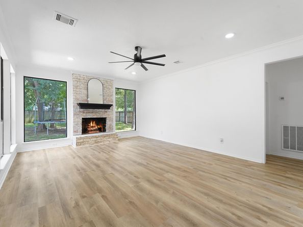 5615 Gladehill Drive, Houston TX 77345