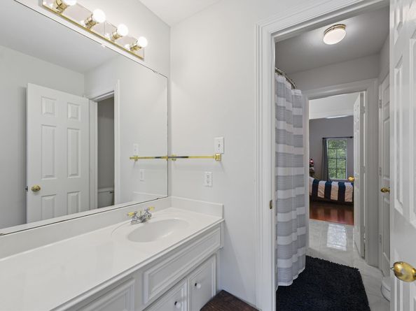 16211 Park Center Drive, Houston TX 77059