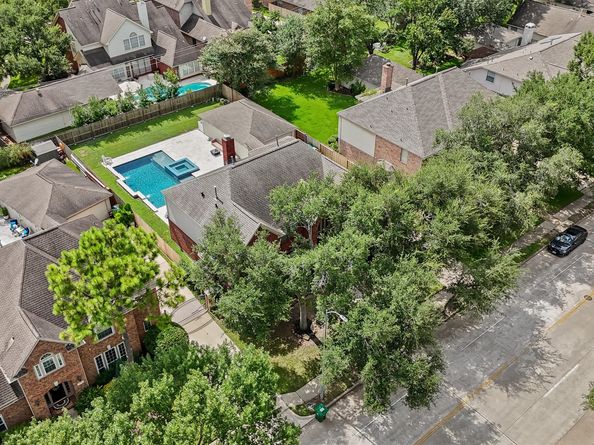 16211 Park Center Drive, Houston TX 77059
