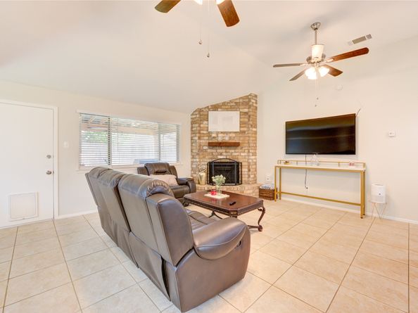 7918 Tamayo Drive, Houston TX 77083